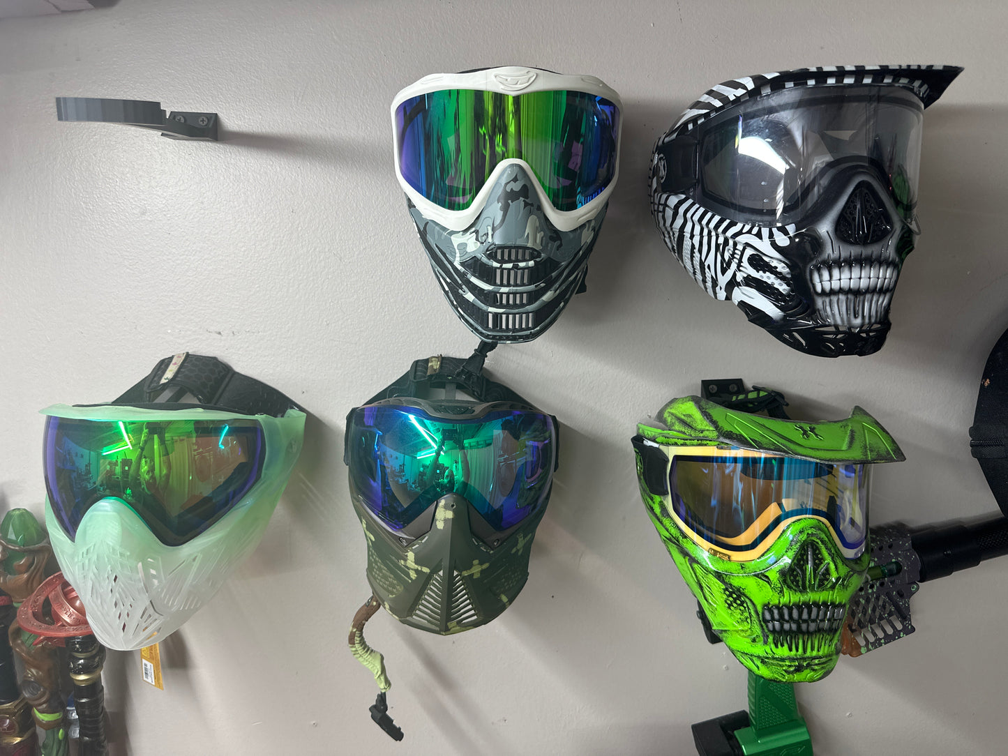 Universal Paintball/Airsoft Mask Wall Mount – Display Your Setup Like a Trophy